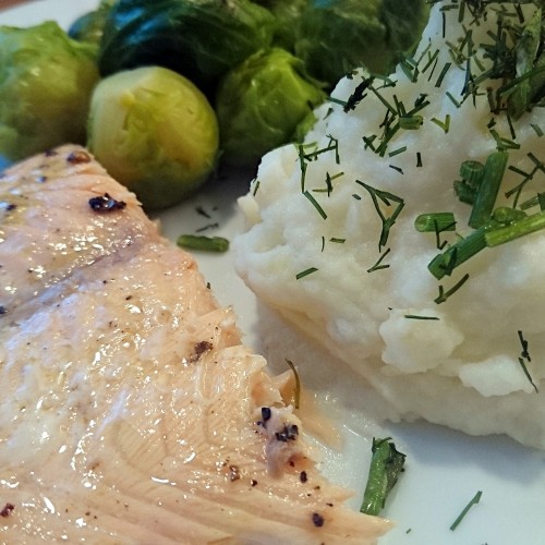Łosoś z pieca, puree ziemniaczano- selerowe, brukselka